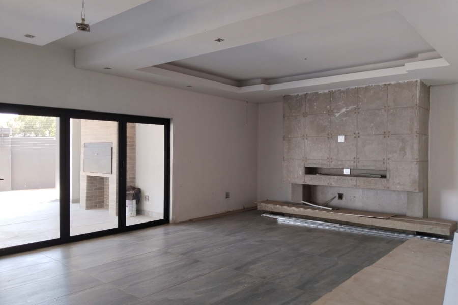 7 Bedroom Property for Sale in Gateway Manor North West